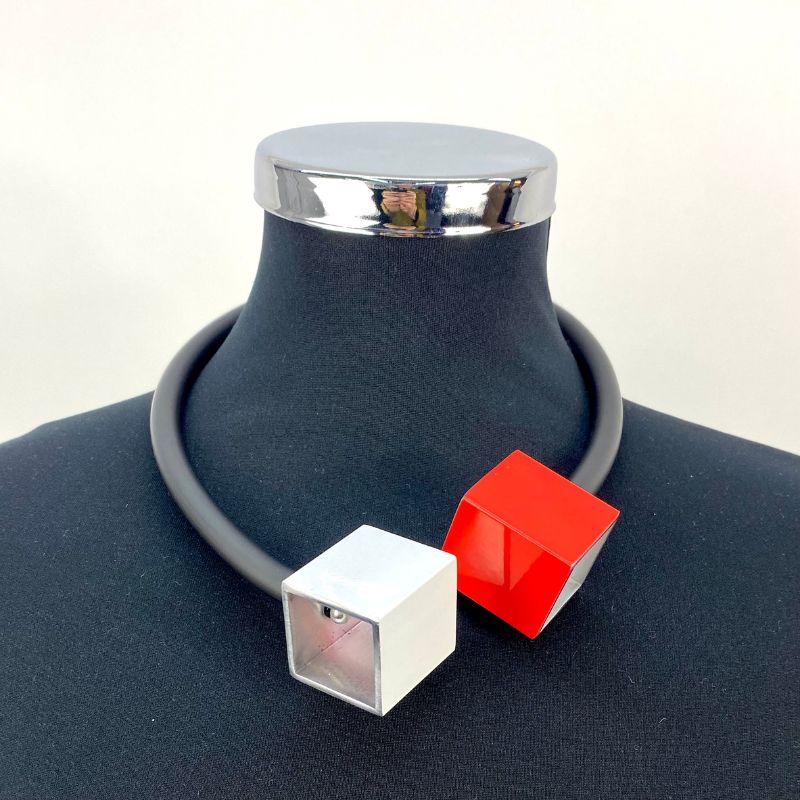 Christina Brampti Short Rubber And Aluminium Squares necklace Red/White