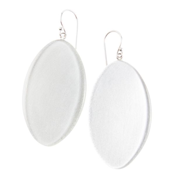 Zsiska Passion Oval Earrings In Silver