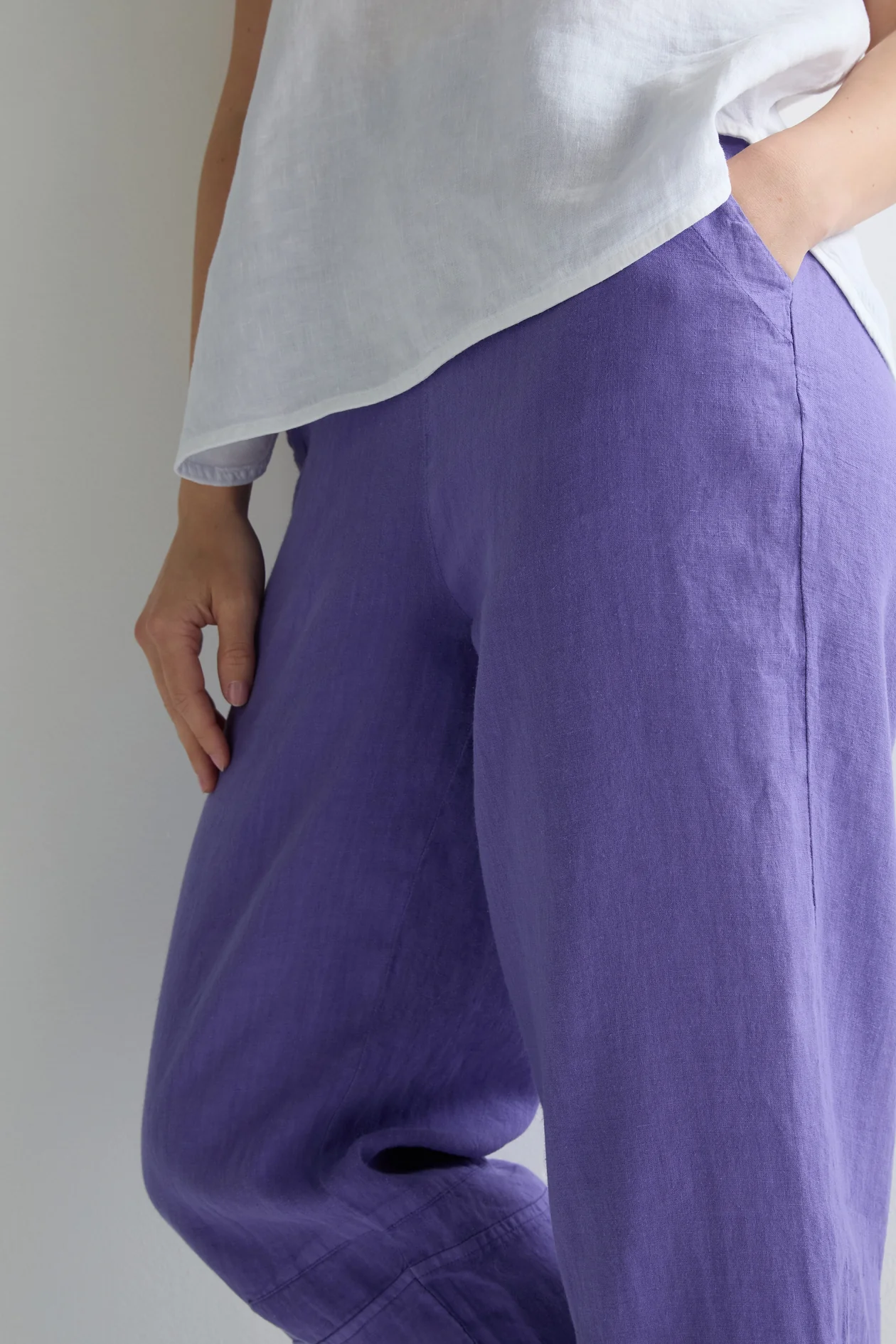 Sahara Linen Tulip Hem Bubble Trouser in Dahlia - Image 4