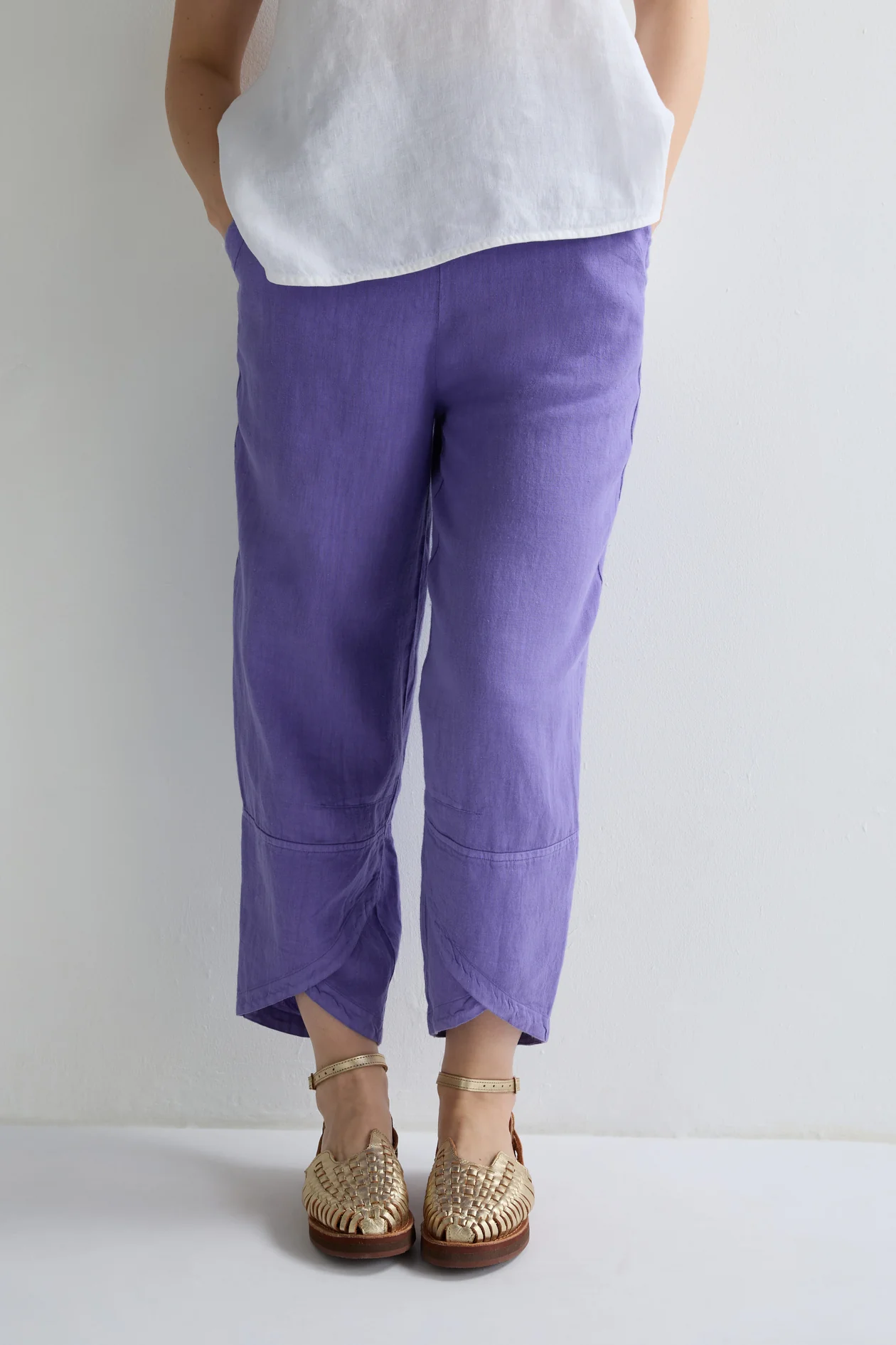 Sahara Linen Tulip Hem Bubble Trouser in Dahlia - Image 3