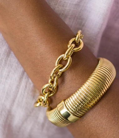 Zag Gold Link Bracelet With T Bar - Image 2
