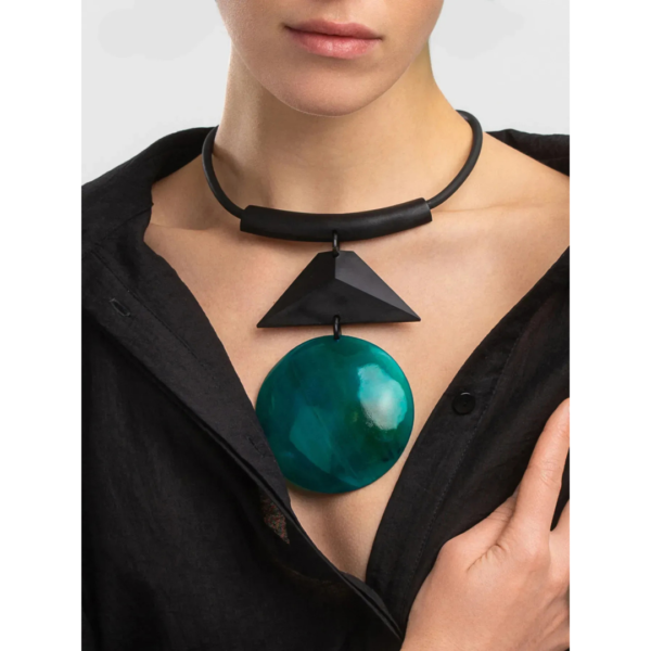 Indira Dyed Horn And Mango Wood Necklace In Green And Black
