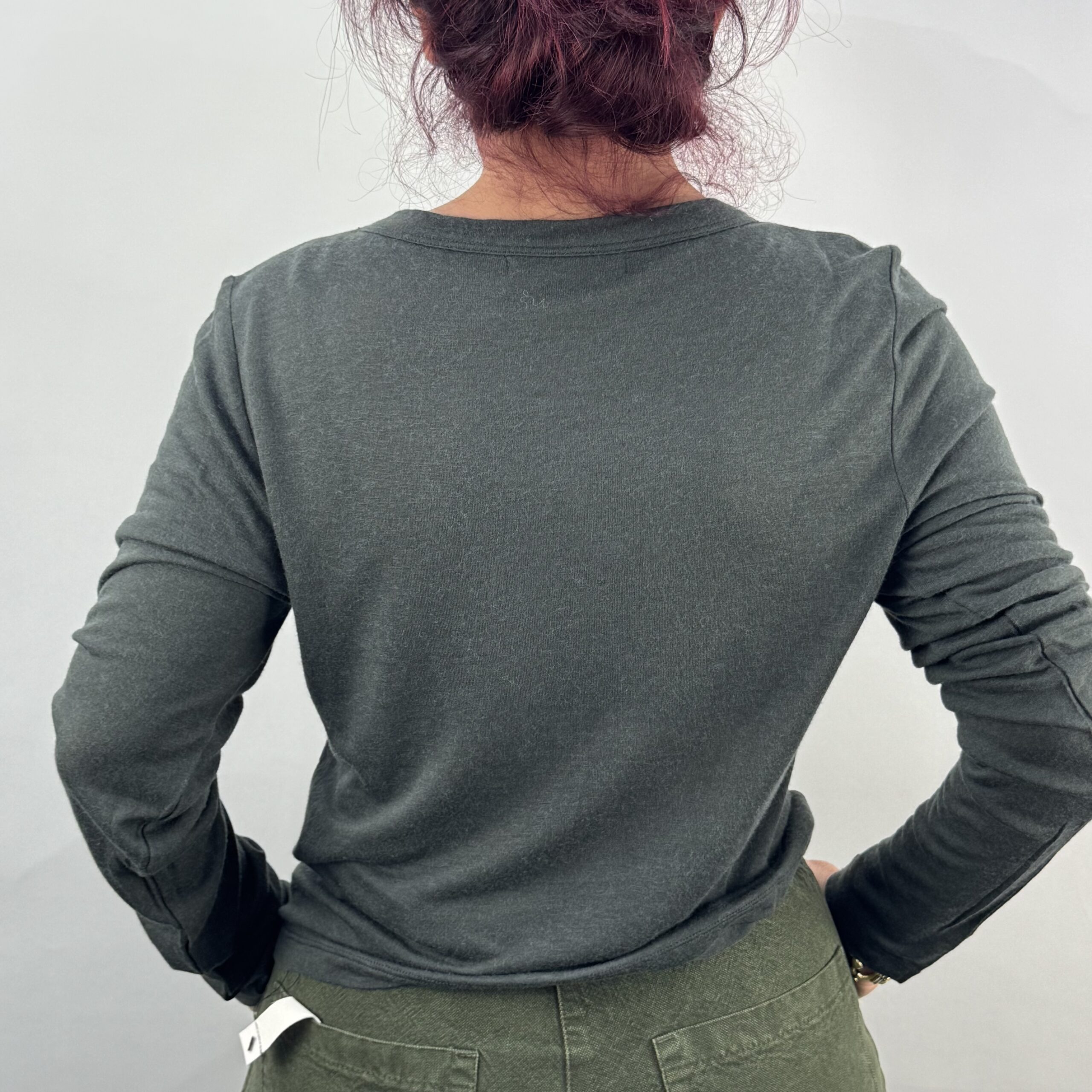 Lurdes Bergada T-Shirt in Iron - Image 2