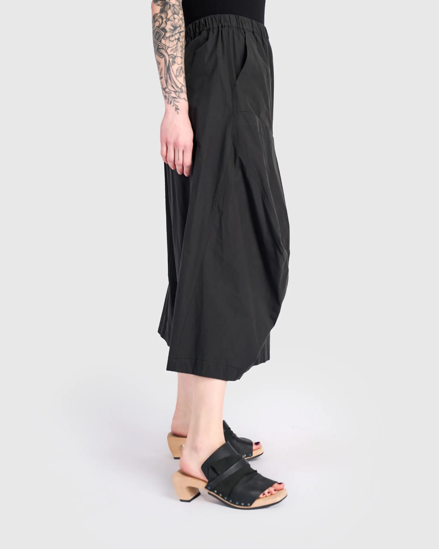 Alembika Wide Trouser In Black - Image 5