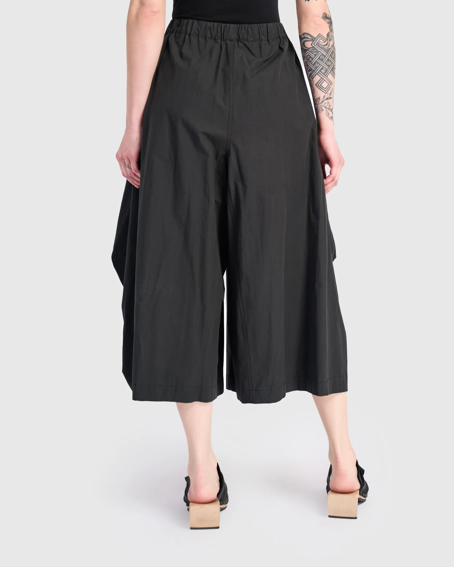 Alembika Wide Trouser In Black - Image 4