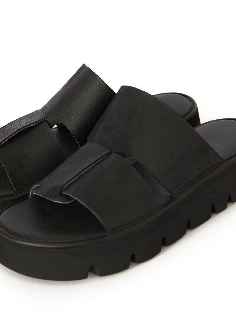 Lofina Gas Black Leather Slider Sandals - Image 2